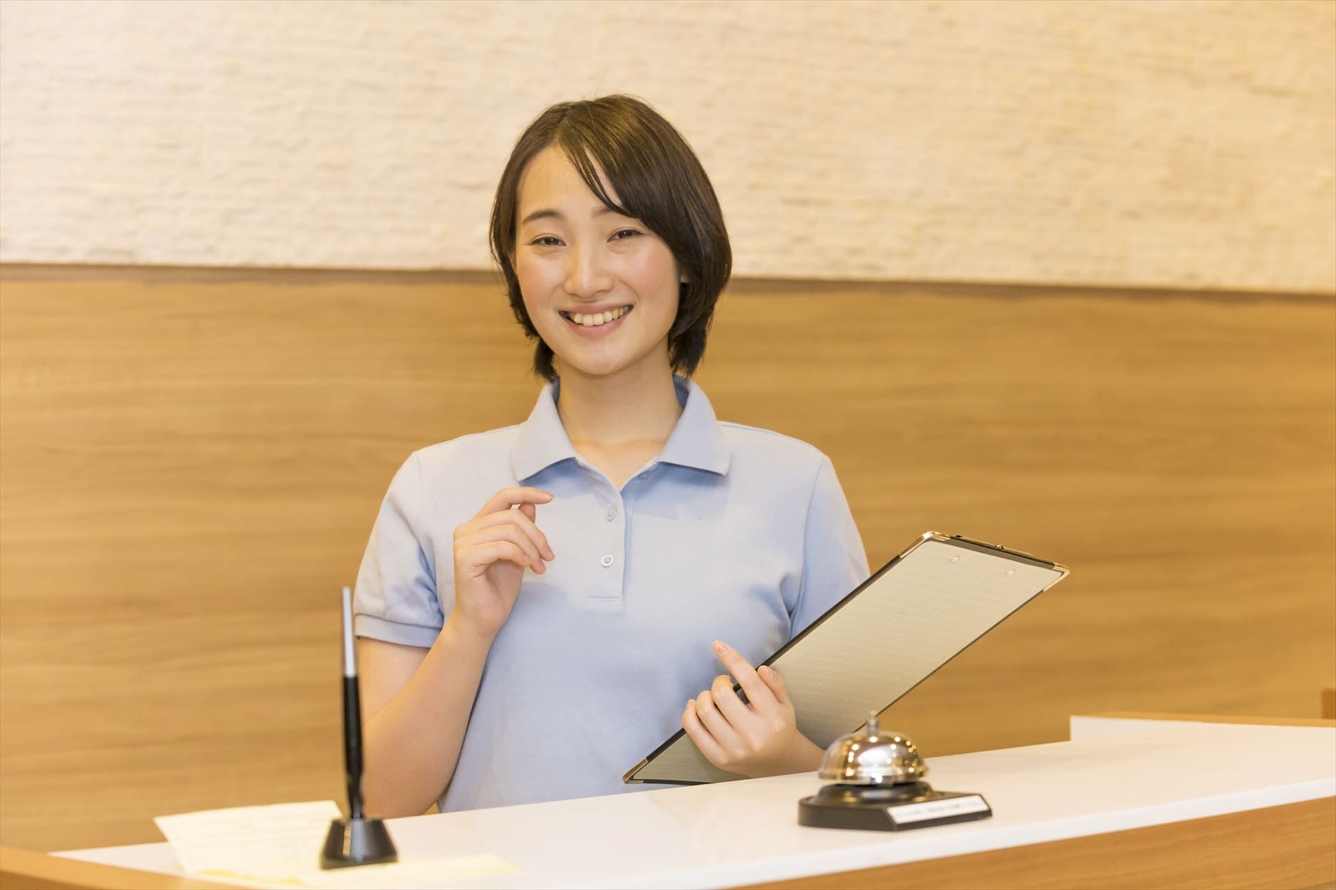 受付の女性